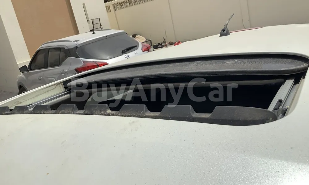 Vehicle photo 5