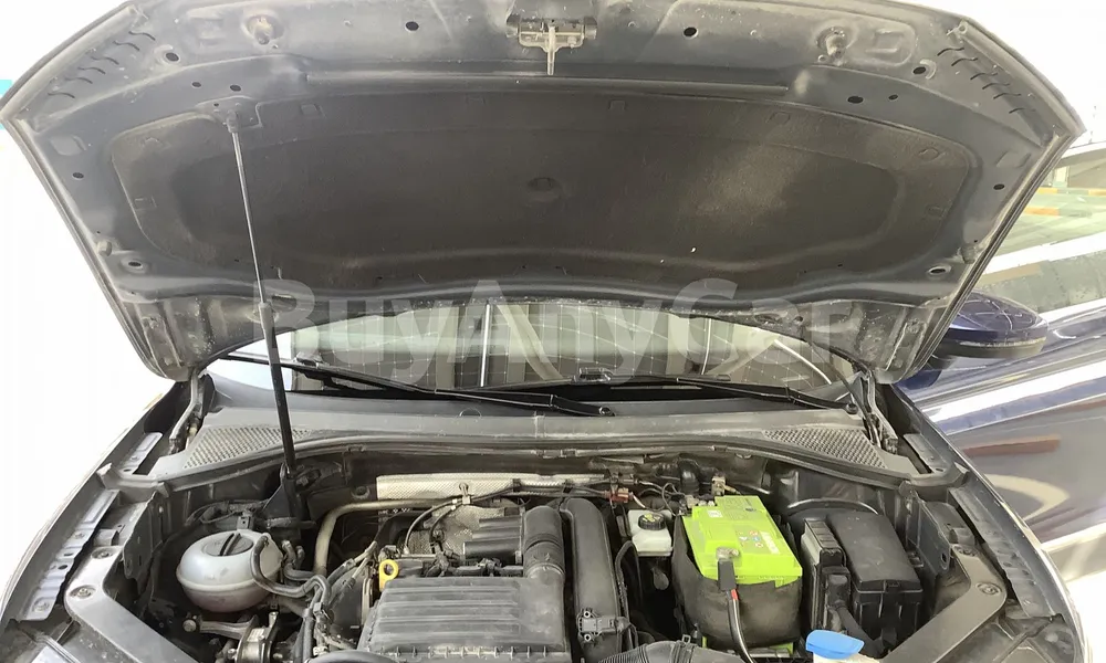 Vehicle photo 6