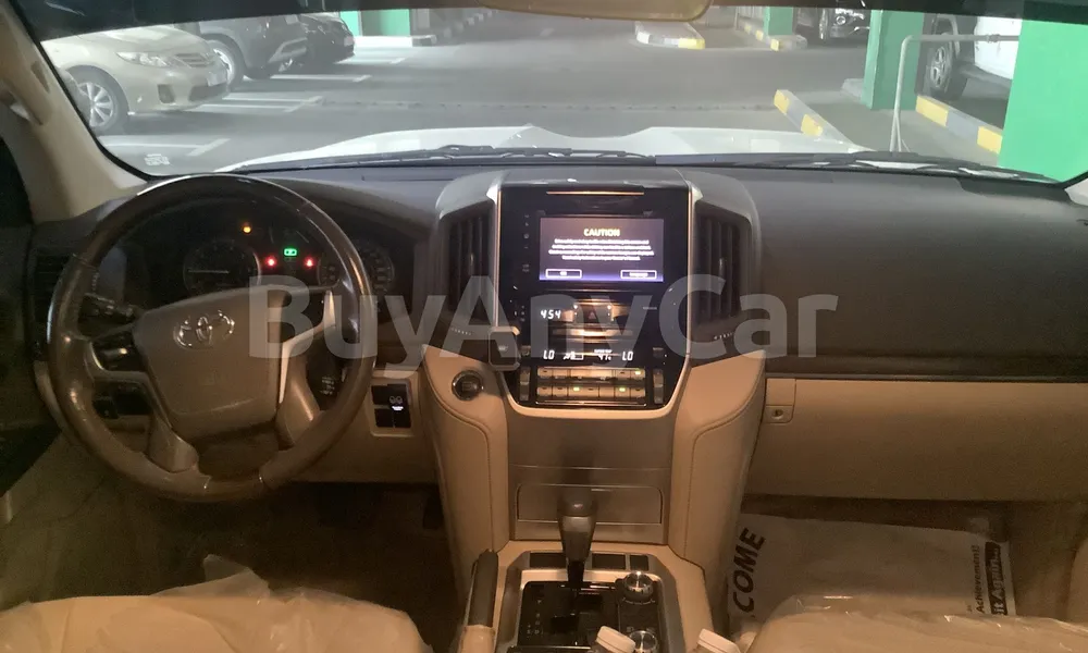 Vehicle photo 8