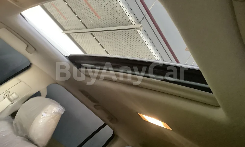 Vehicle photo 9