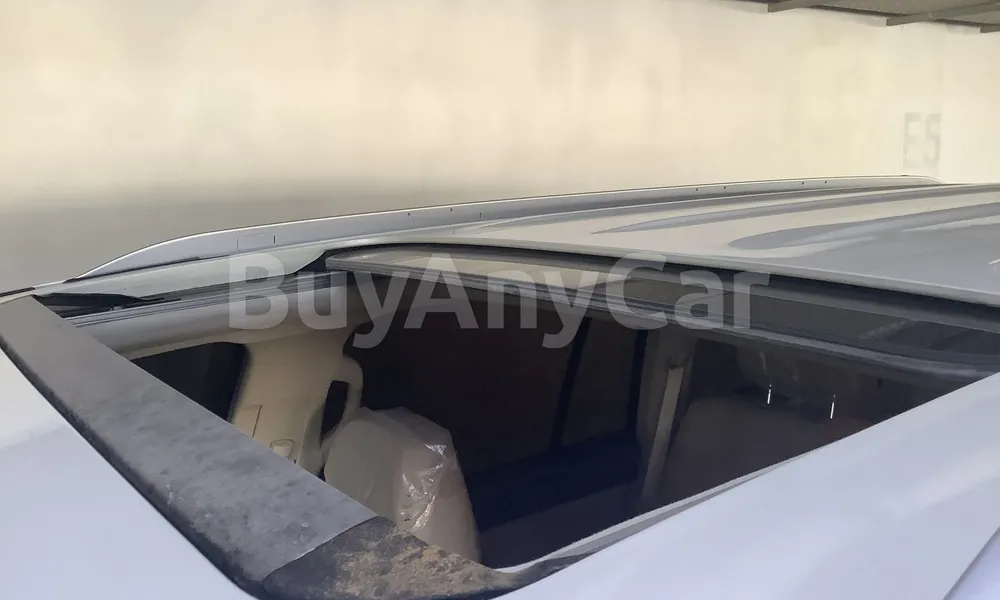 Vehicle photo 5