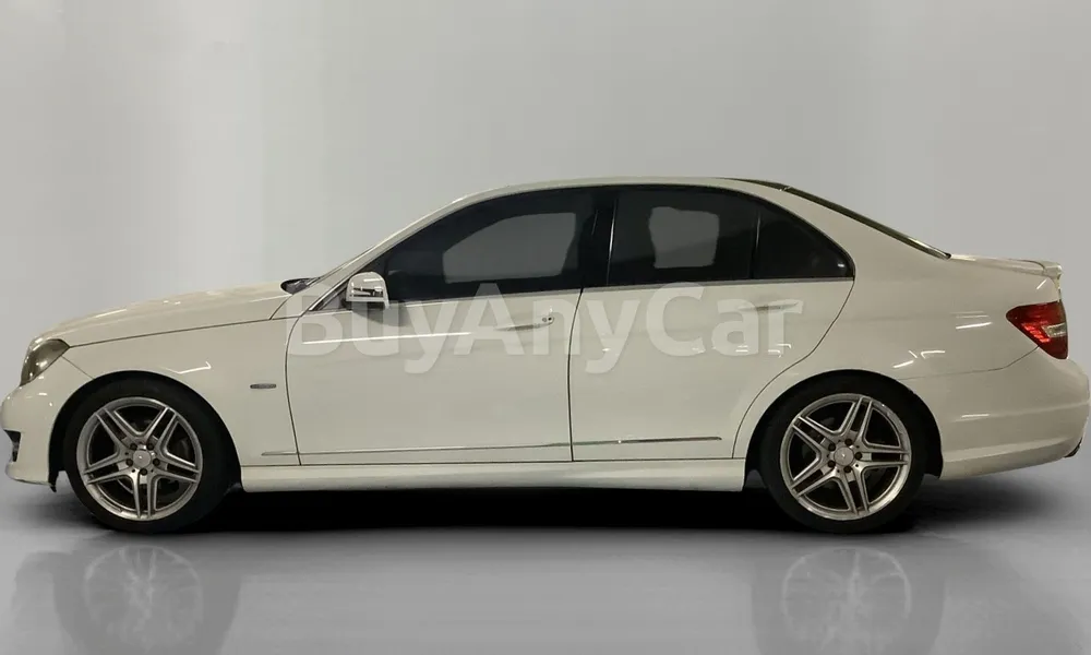 Vehicle photo 4