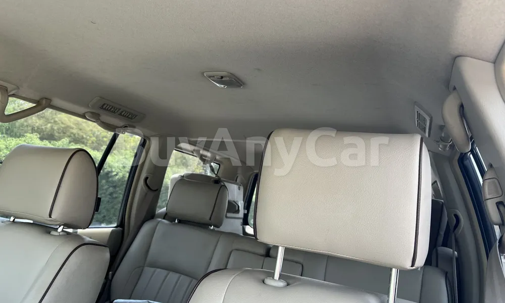 Vehicle photo 9