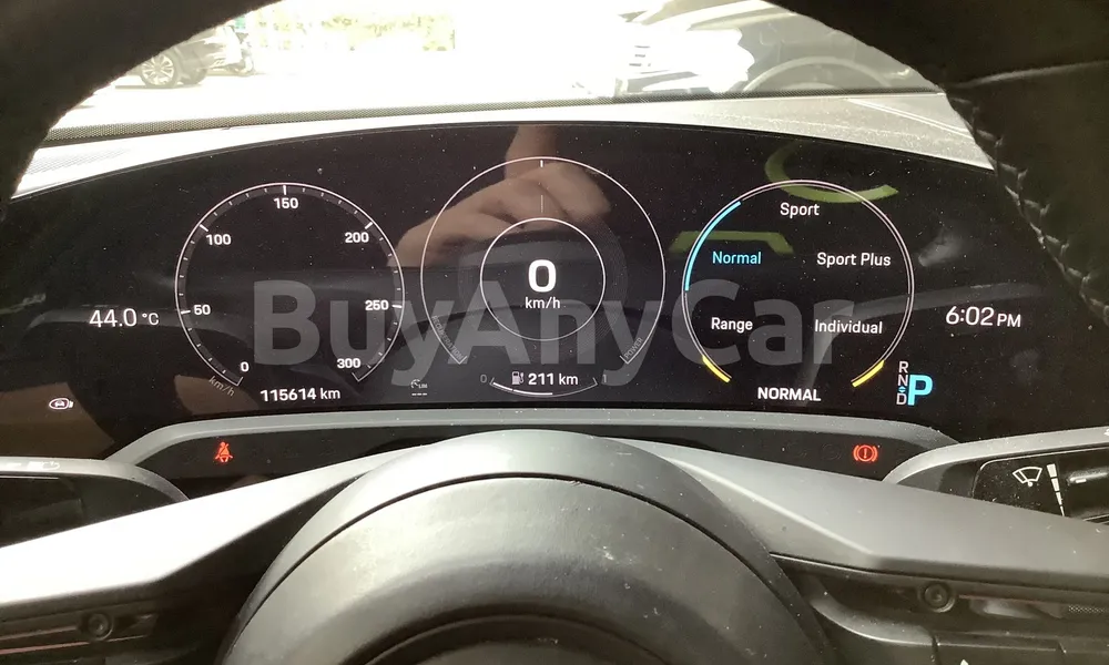 Vehicle photo 8