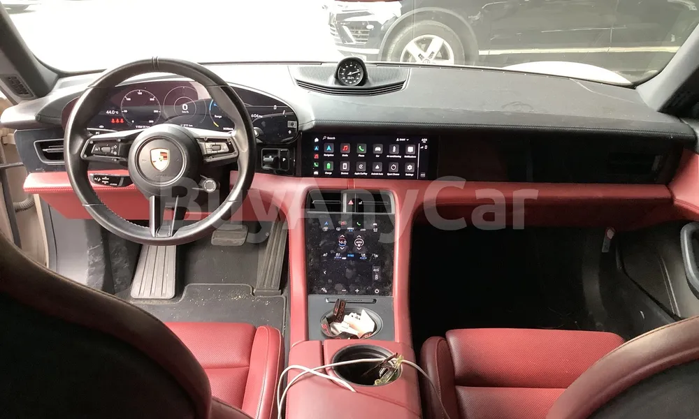 Vehicle photo 7