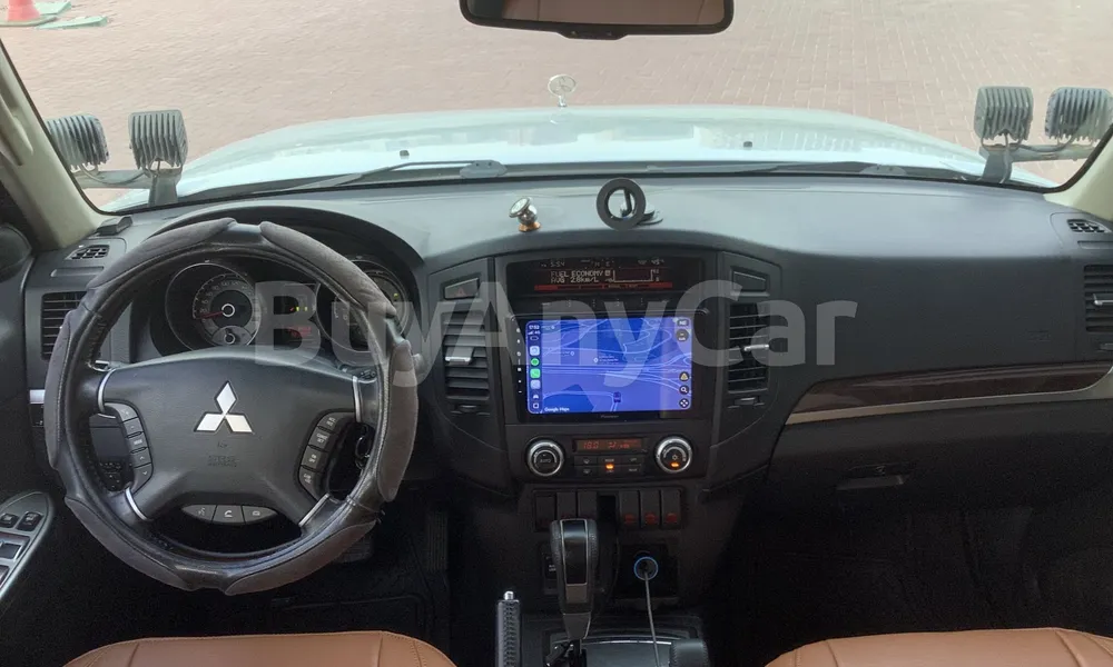 Vehicle photo 9