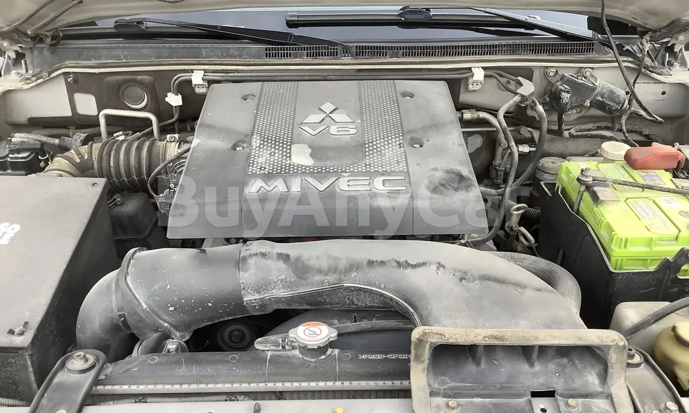 Vehicle photo 6