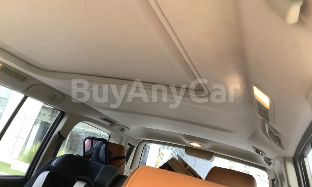 Vehicle photo 8