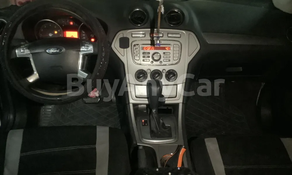 Vehicle photo 9