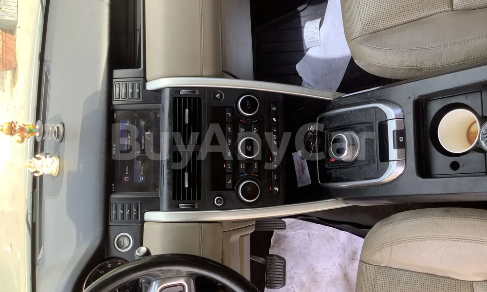Vehicle photo 9
