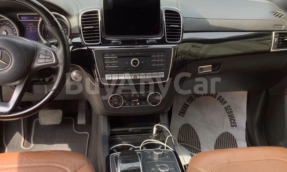 Vehicle photo 9