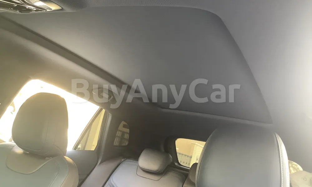 Vehicle photo 9
