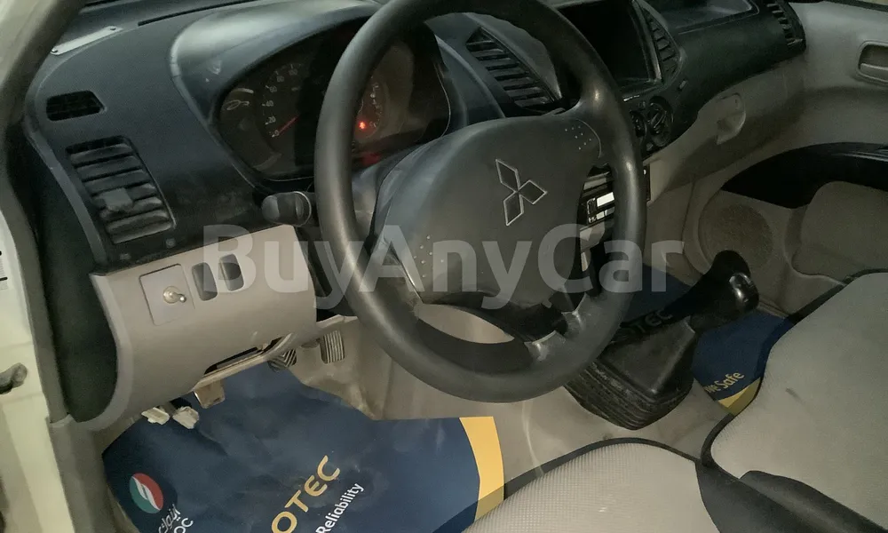 Vehicle photo 9