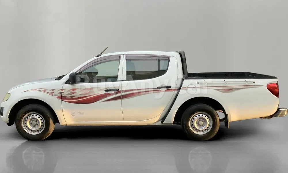 Vehicle photo 4
