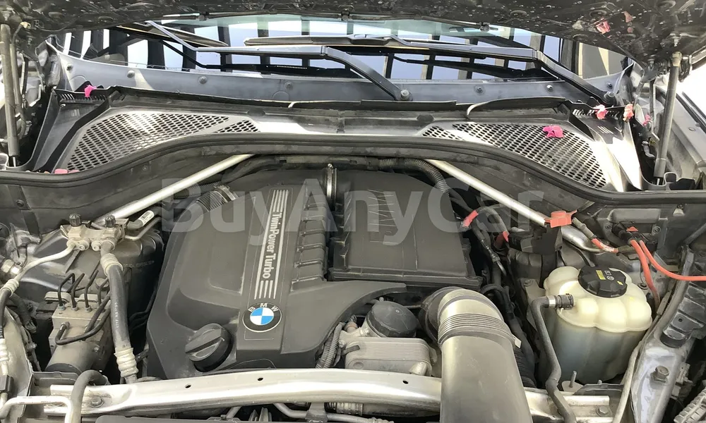 Vehicle photo 6
