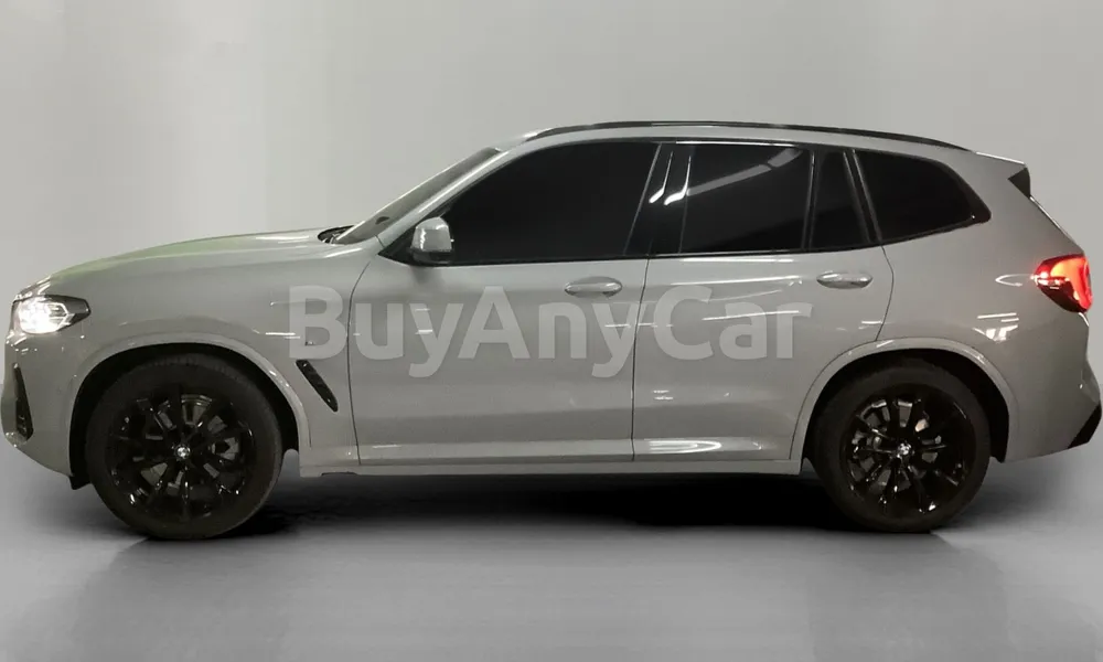 Vehicle photo 3
