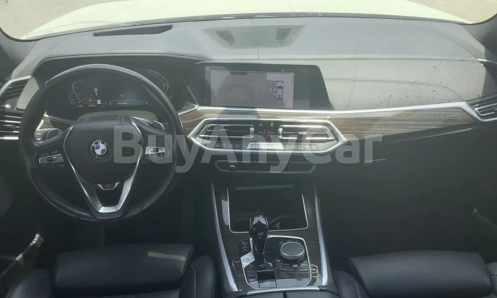 Vehicle photo 9