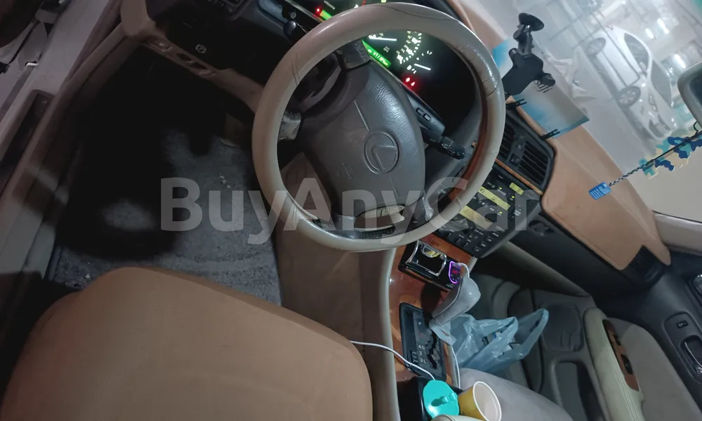Vehicle photo 5