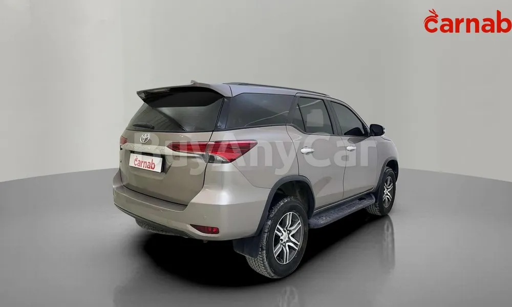 Vehicle photo 8
