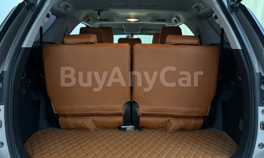Vehicle photo 12