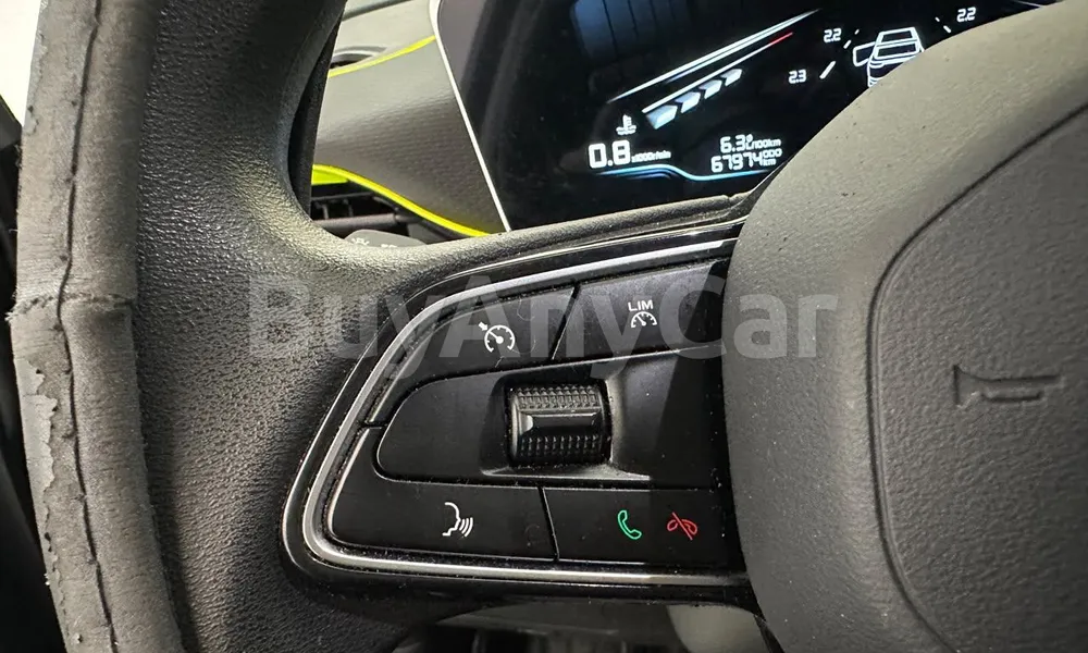 Vehicle photo 11