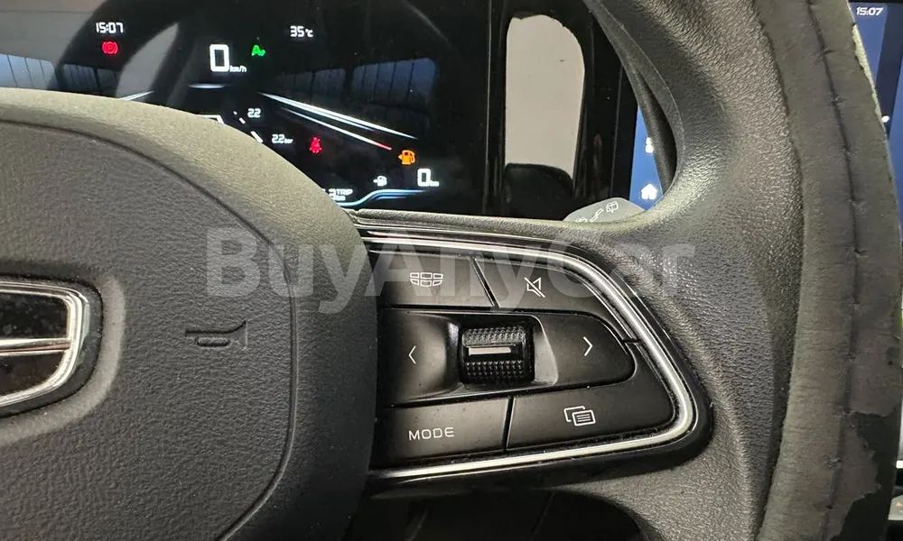 Vehicle photo 14