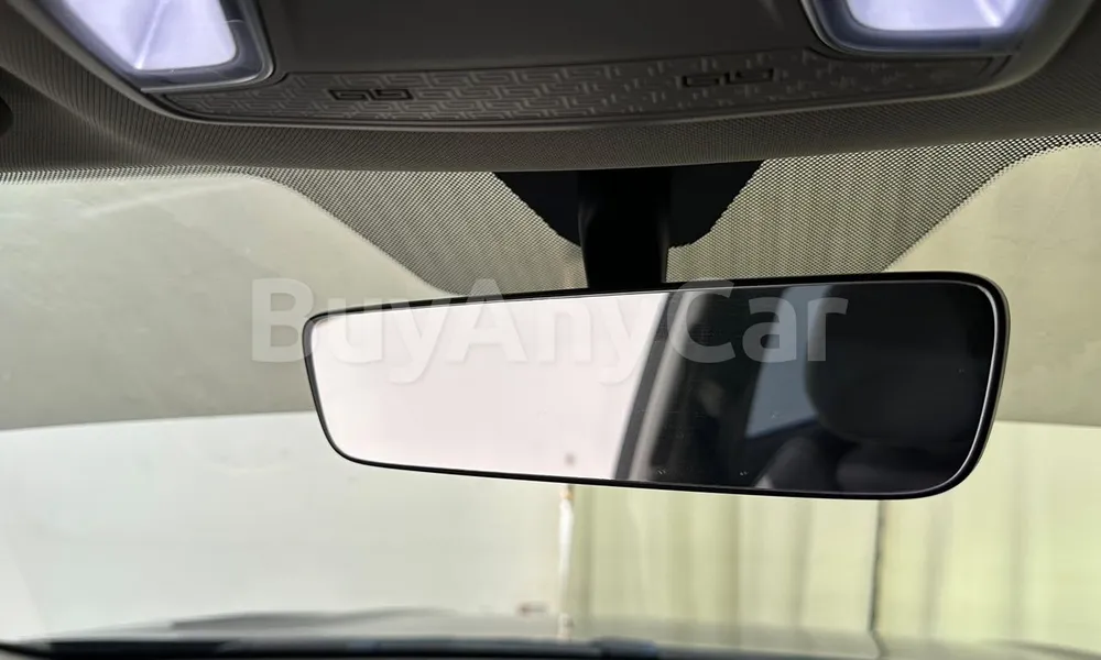 Vehicle photo 12
