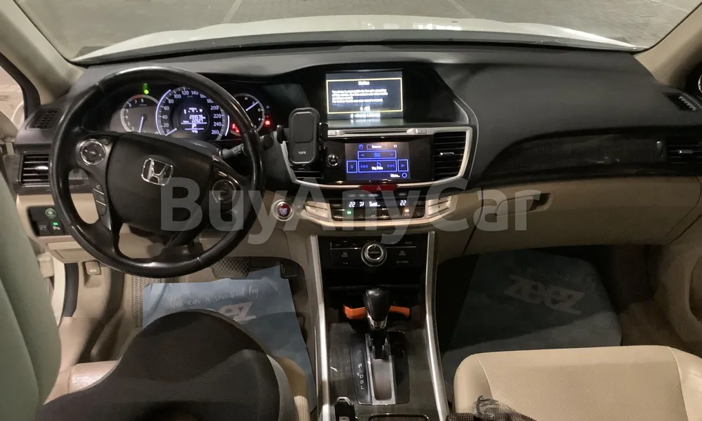 Vehicle photo 8