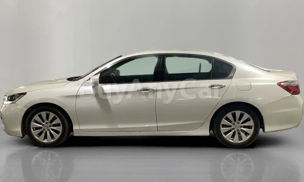Vehicle photo 3