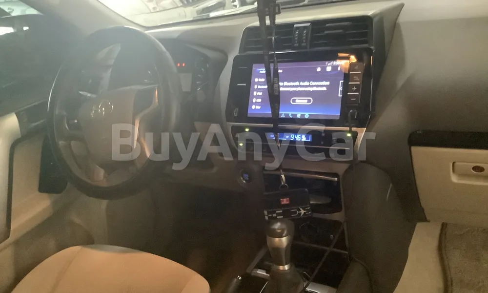 Vehicle photo 9