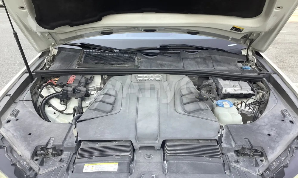 Vehicle photo 8