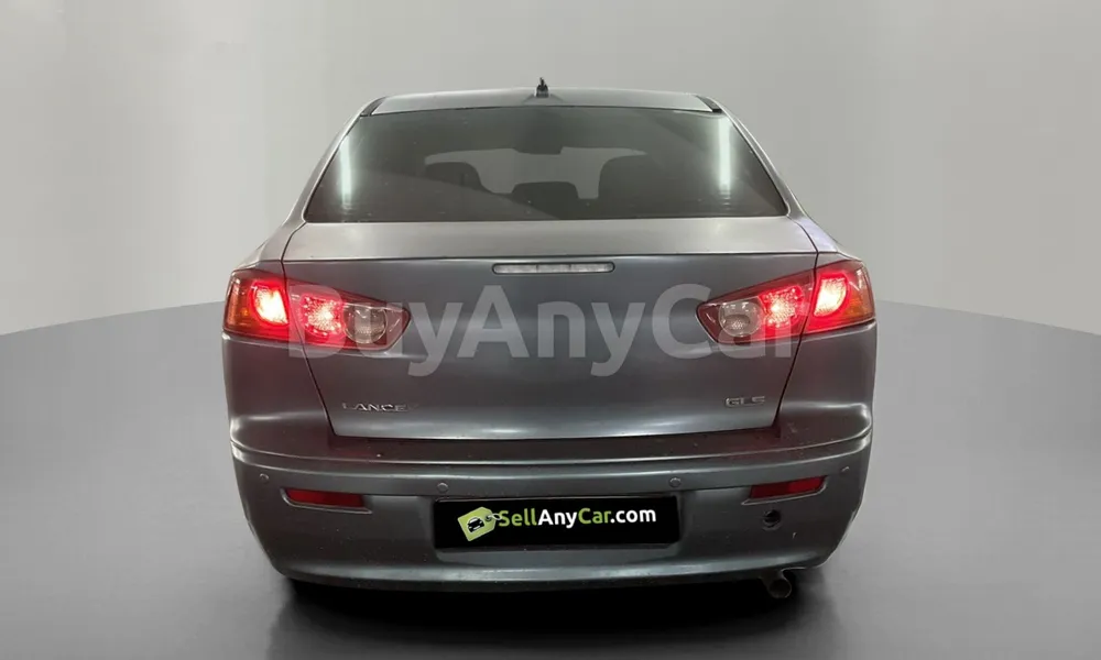 Vehicle photo 2