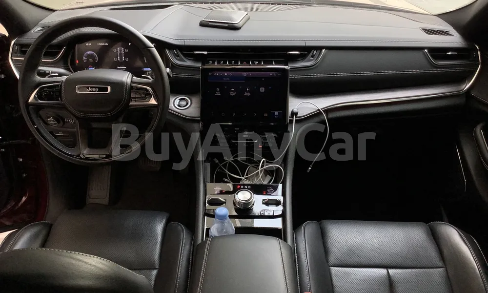 Vehicle photo 7