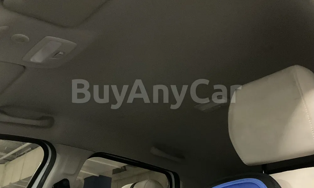 Vehicle photo 8