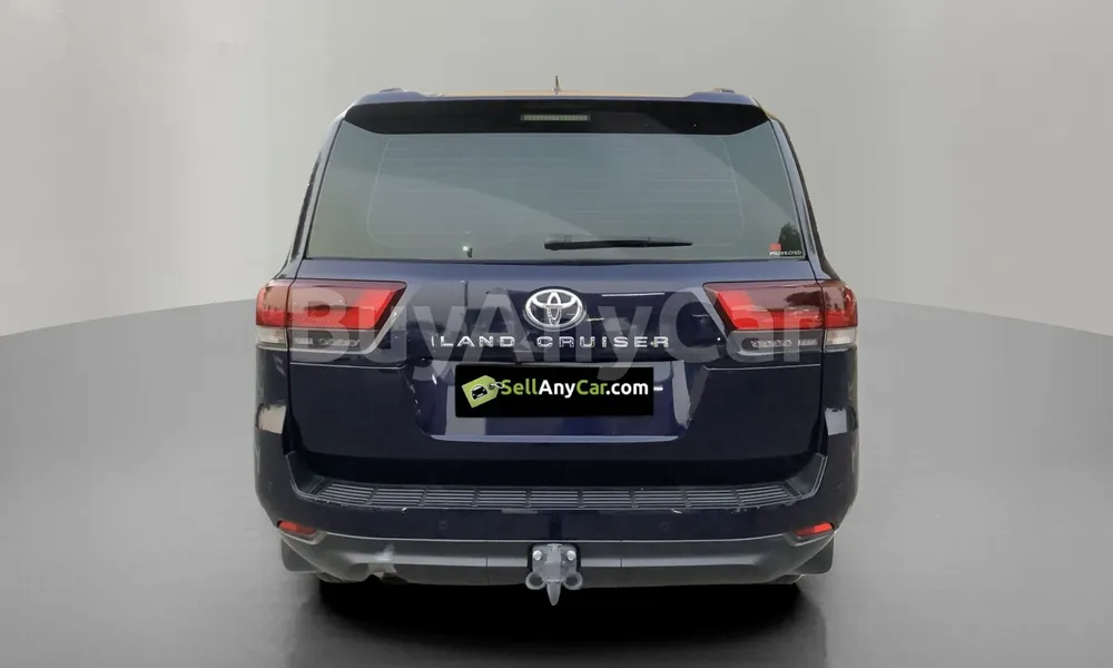 Vehicle photo 2