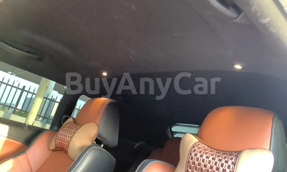 Vehicle photo 9