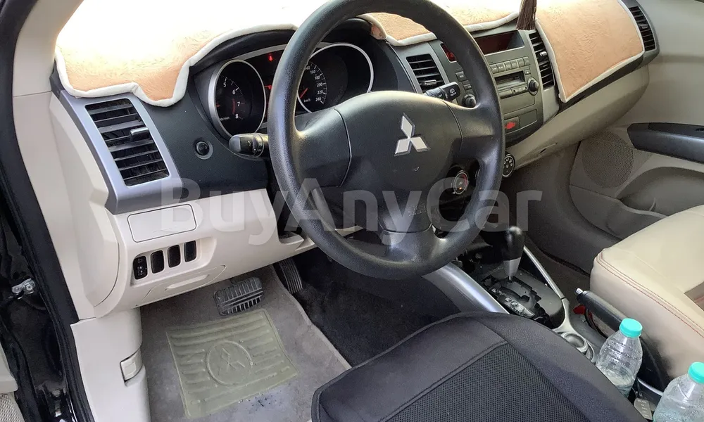 Vehicle photo 8
