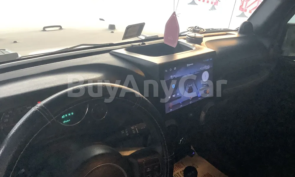 Vehicle photo 8