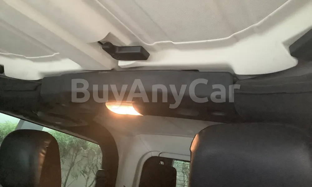 Vehicle photo 9