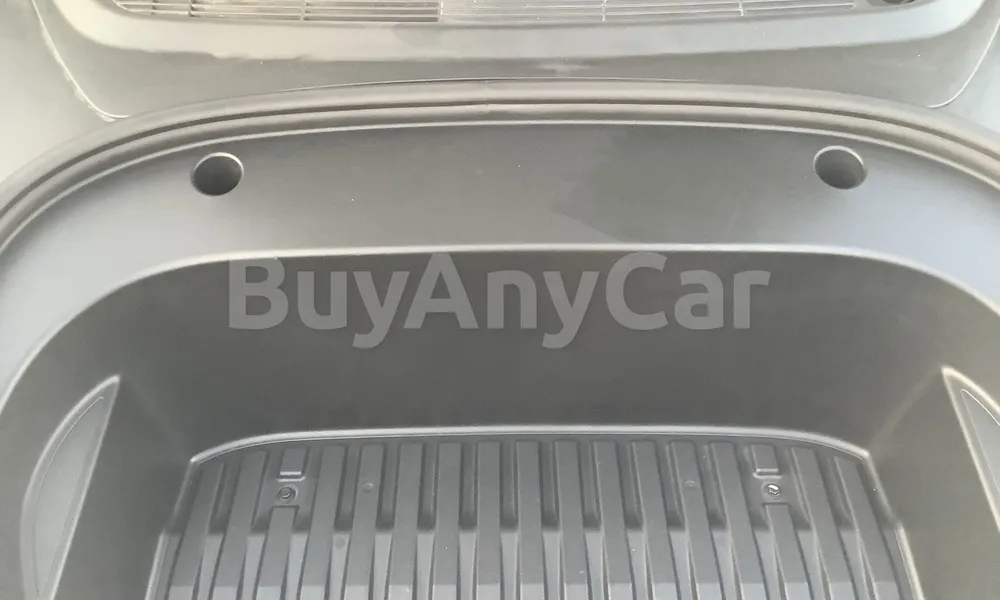 Vehicle photo 8
