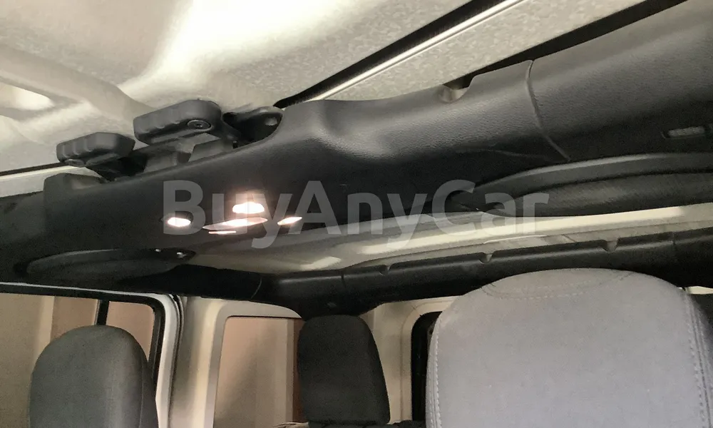 Vehicle photo 10