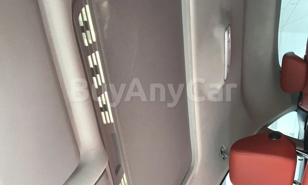 Vehicle photo 8