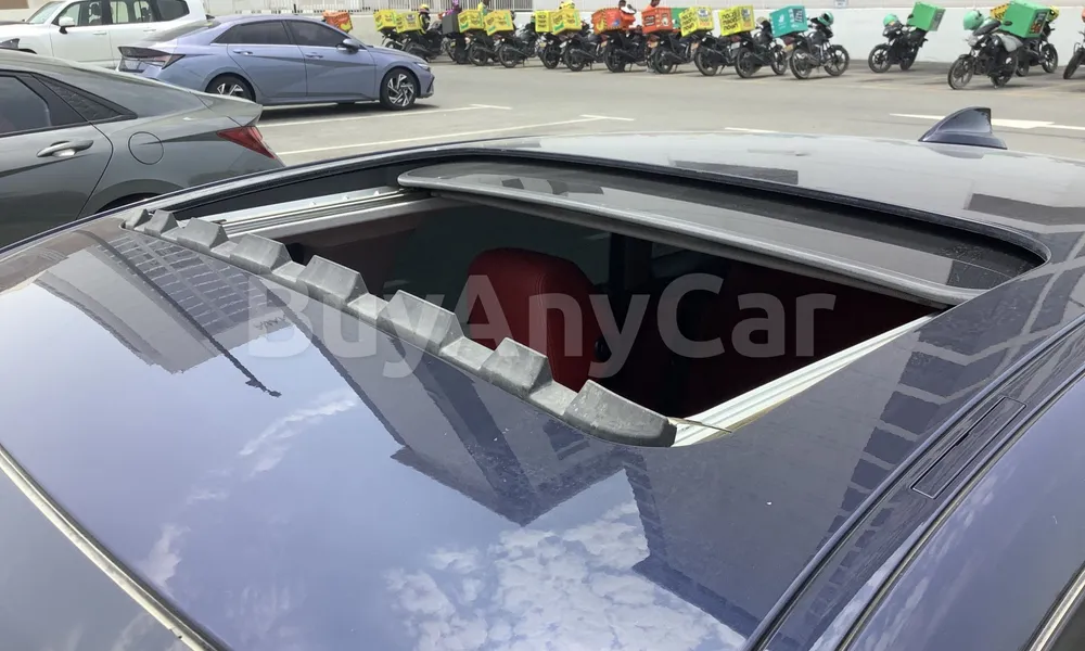 Vehicle photo 4