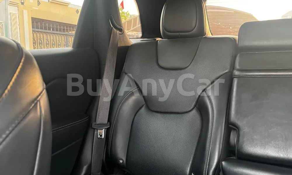 Vehicle photo 12