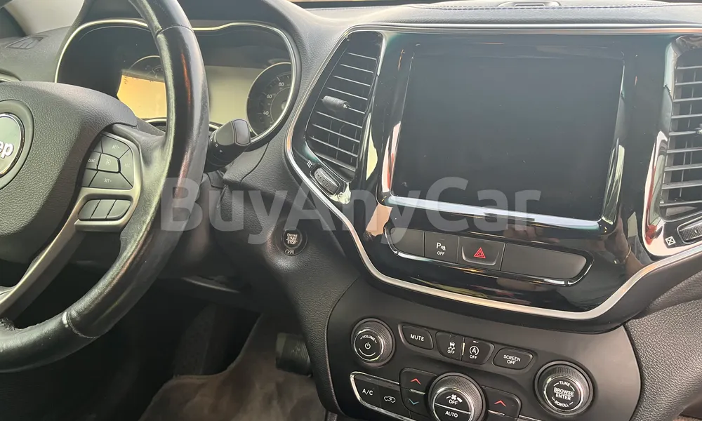 Vehicle photo 13