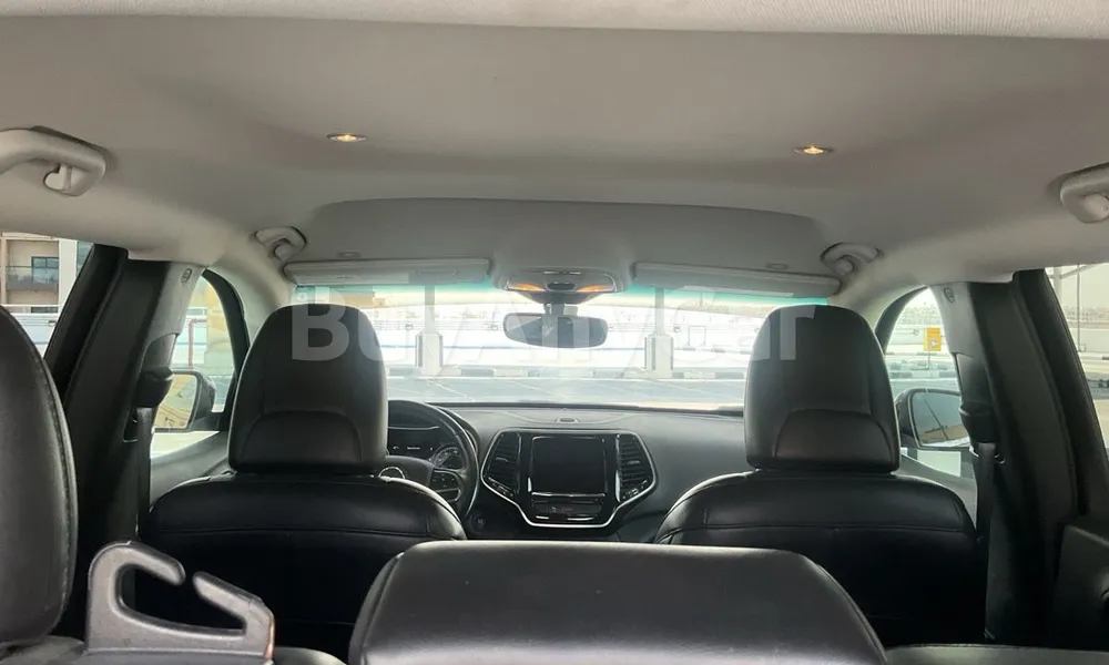 Vehicle photo 11