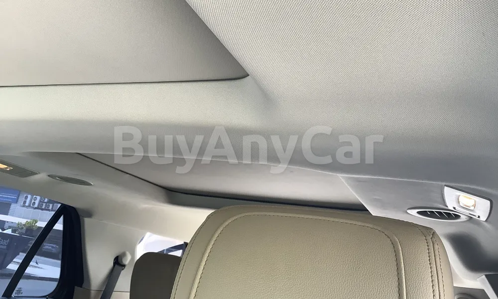 Vehicle photo 9