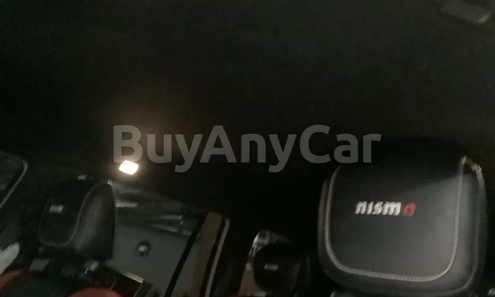Vehicle photo 9