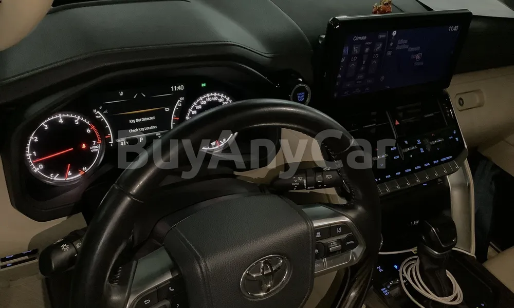 Vehicle photo 8