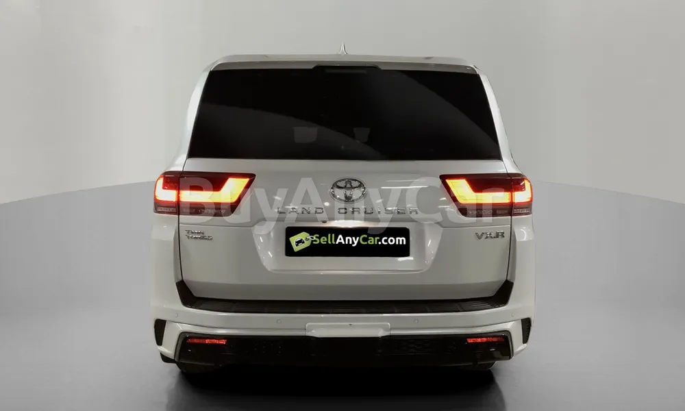 Vehicle photo 2